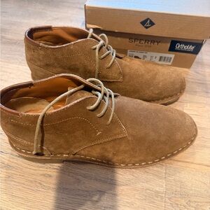 Sperry Men's Tan Suede Chukka Boots